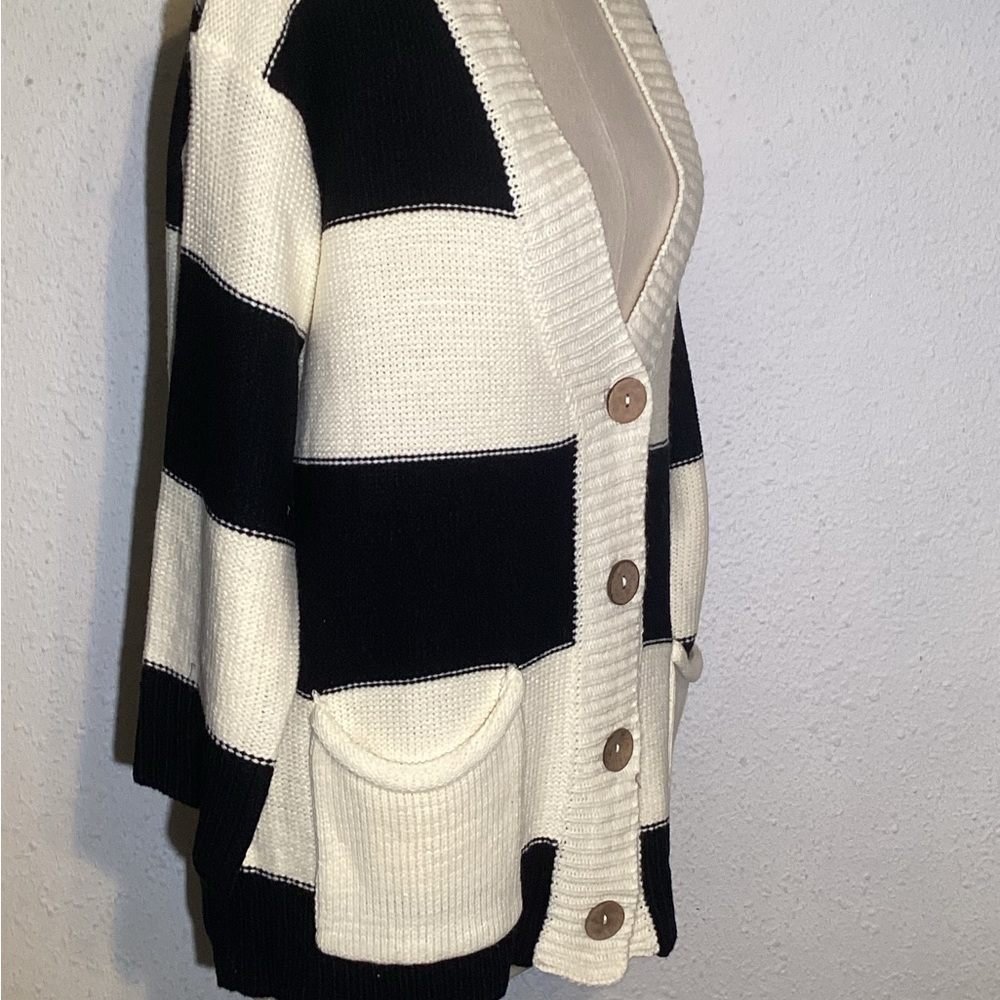 Davi & Dani  Striped Button up Pocket sweater Cardigan size small - Picture 9 of 9